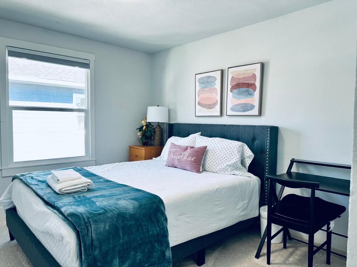Tacoma 2 Bedrooms 1 Baths Sleep 5 With Compact Kitchen Buitenkant foto